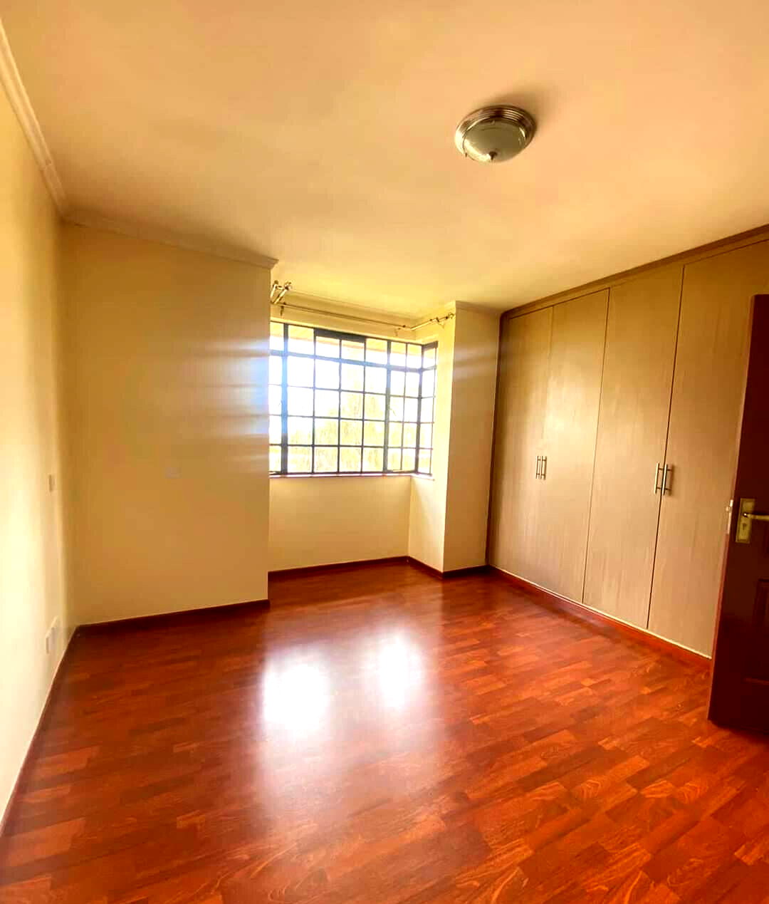 4BR Master En-Suite Villa with DSQ & Alarm - Ridgeways