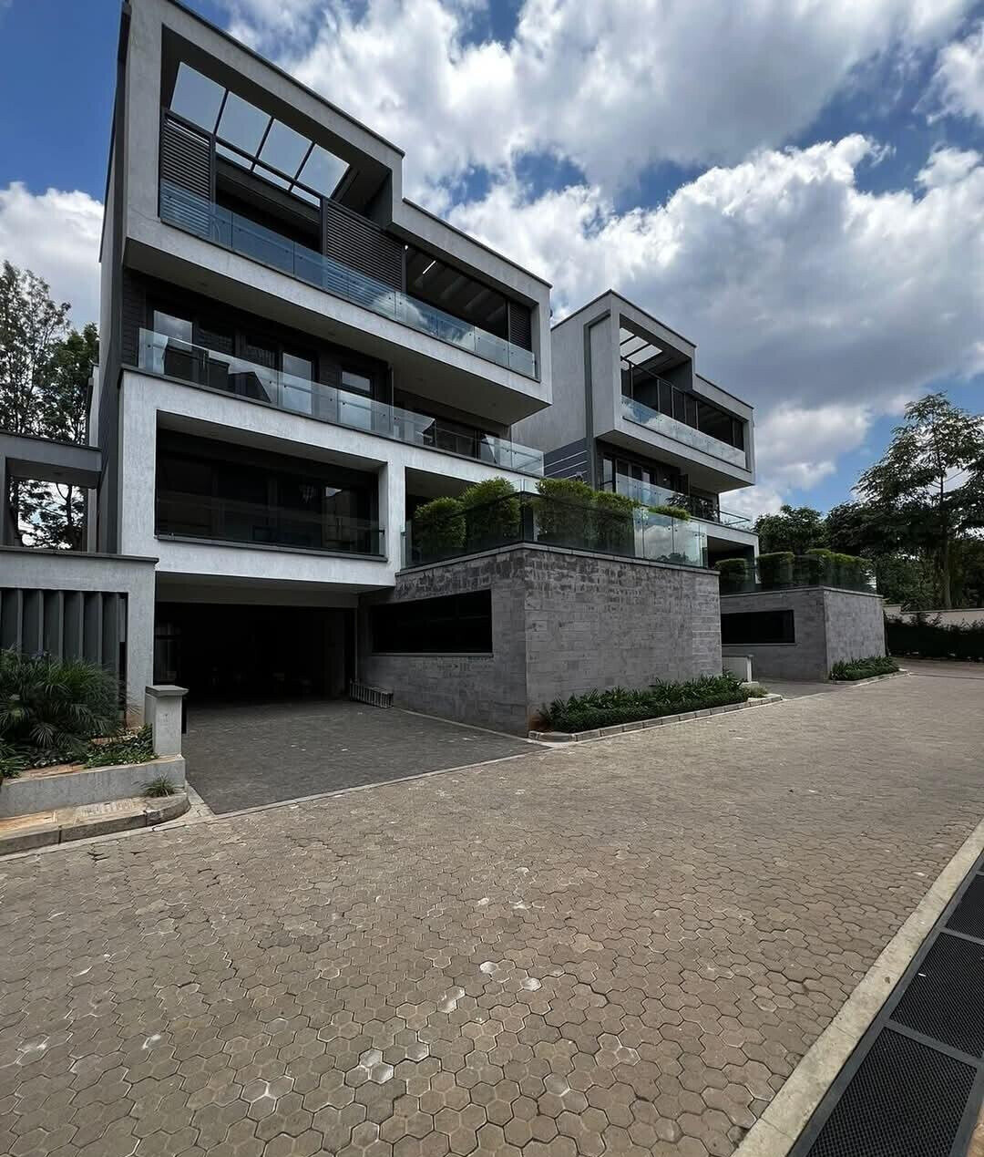 5-Ensuite Townhouse with Private Pool & Lift - Lavington