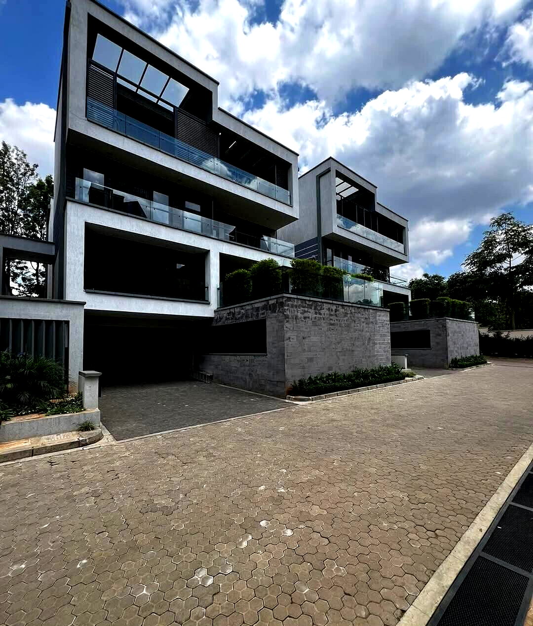 5-Ensuite Townhouse with Private Pool & Lift - Lavington