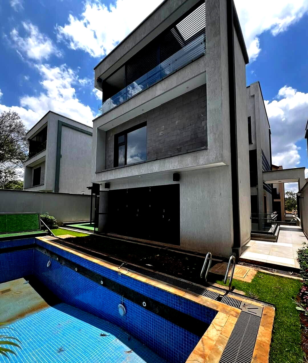 5-Ensuite Townhouse with Private Pool & Lift - Lavington