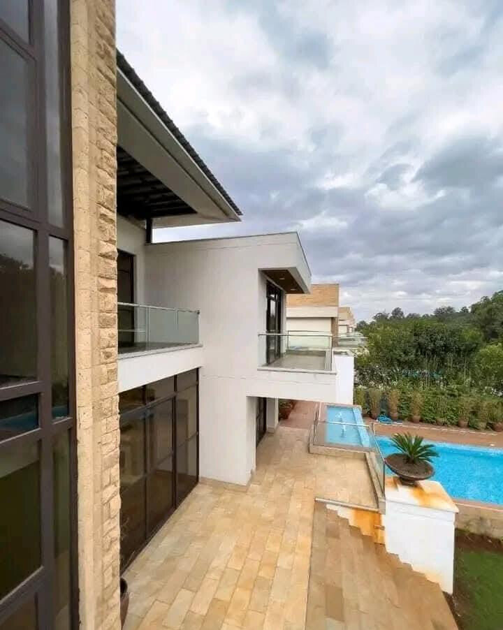 Half-Acre Townhouse with Private Pool, Jacuzzi & Sauna – Karen