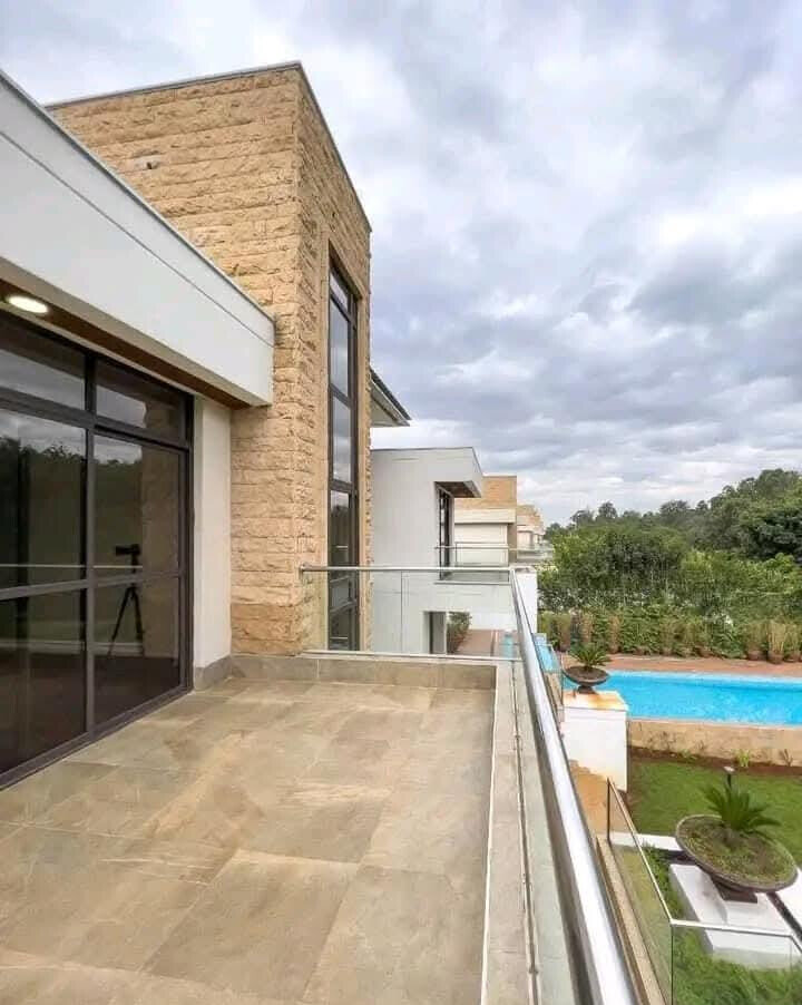 Half-Acre Townhouse with Private Pool, Jacuzzi & Sauna – Karen
