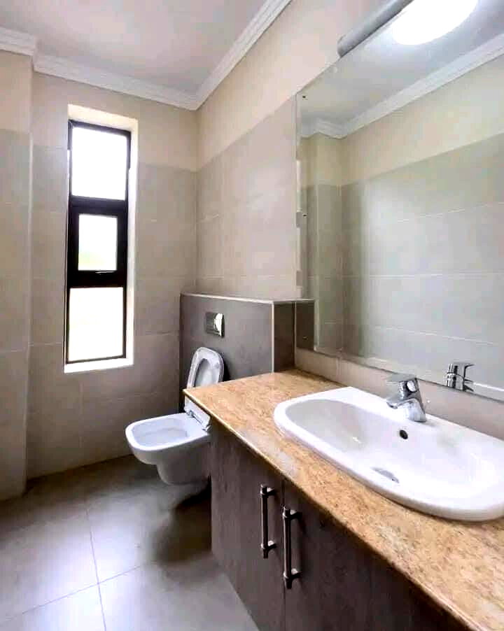 Half-Acre Townhouse with Private Pool, Jacuzzi & Sauna – Karen