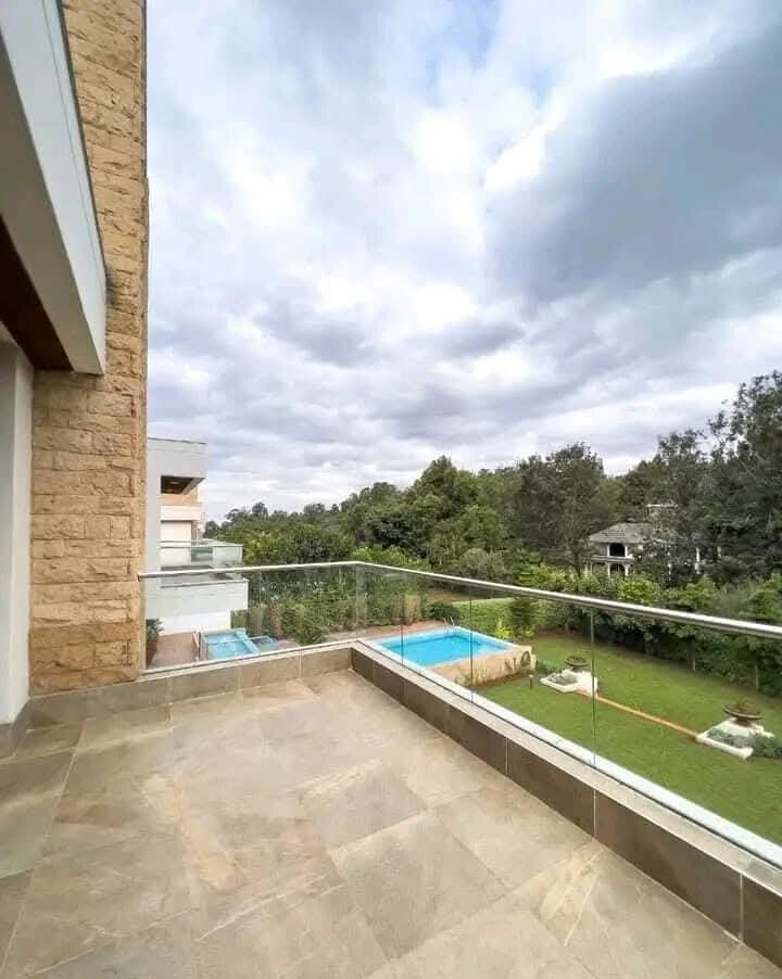 Half-Acre Townhouse with Private Pool, Jacuzzi & Sauna – Karen