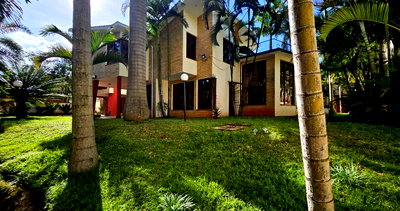 Luxury 4BR Home with Garden