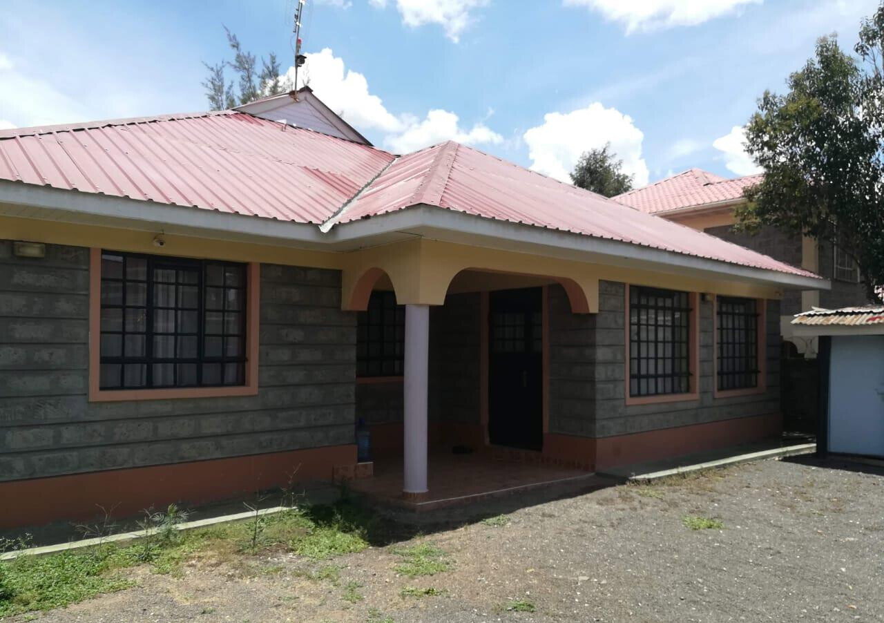 4BR Gated Townhouse with Mature Garden - Athi River