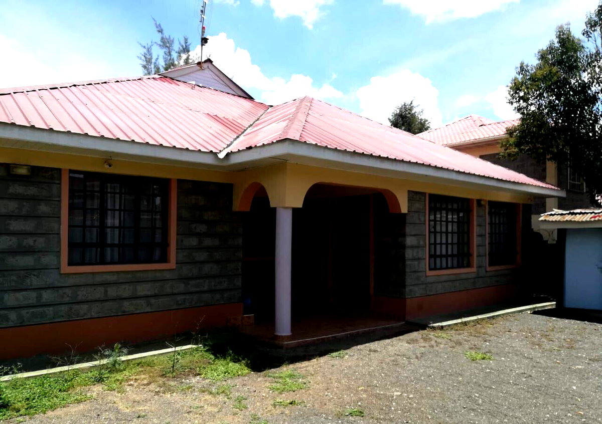 4BR Gated Townhouse with Mature Garden - Athi River