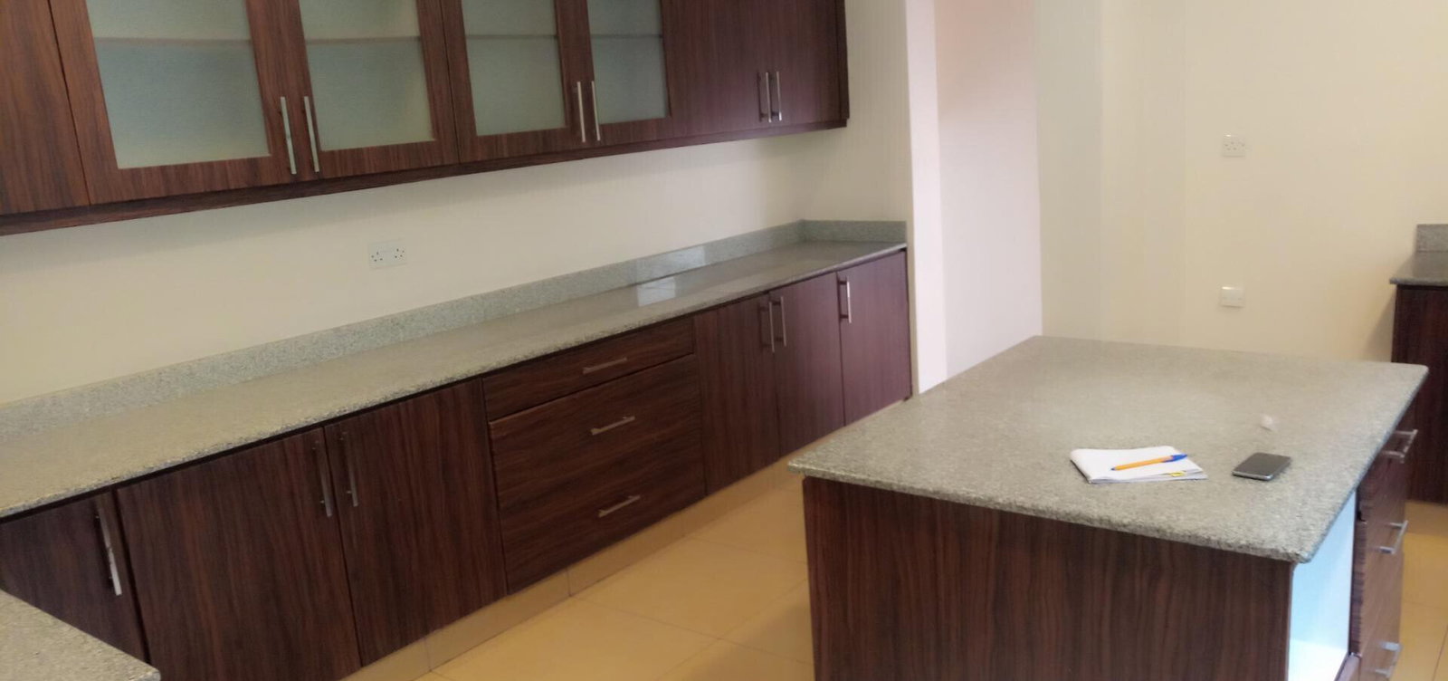 5BR Townhouse with Gym, Pool & 2BR DSQ - Kitisuru