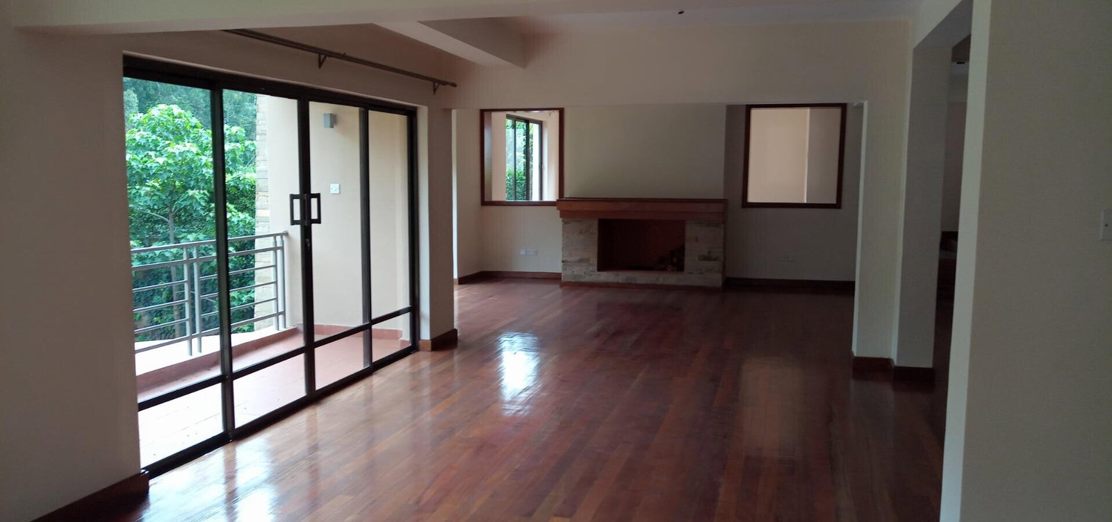 5BR Townhouse with Gym, Pool & 2BR DSQ - Kitisuru