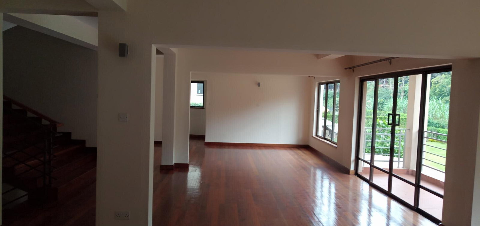 5BR Townhouse with Gym, Pool & 2BR DSQ - Kitisuru