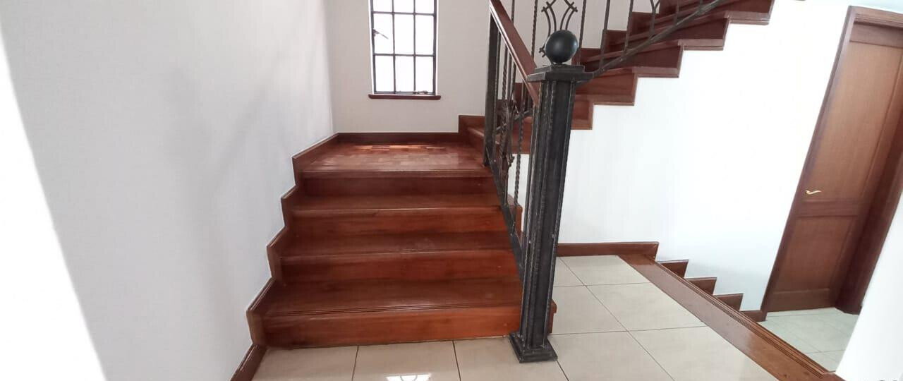 Sunken Lounge Townhouse with DSQ & Private Garden - Brookside