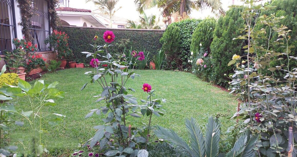 Sunken Lounge Townhouse with DSQ & Private Garden - Brookside