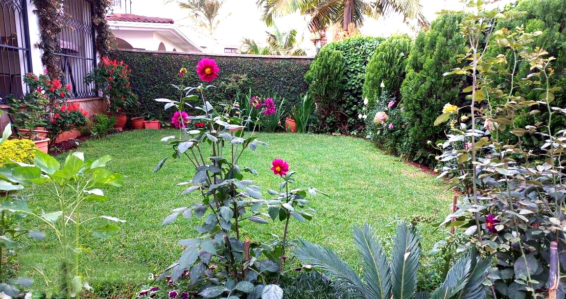 Sunken Lounge Townhouse with DSQ & Private Garden - Brookside