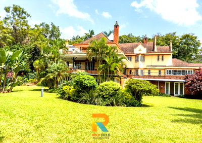 Luxury 5BR Townhouse with Garden