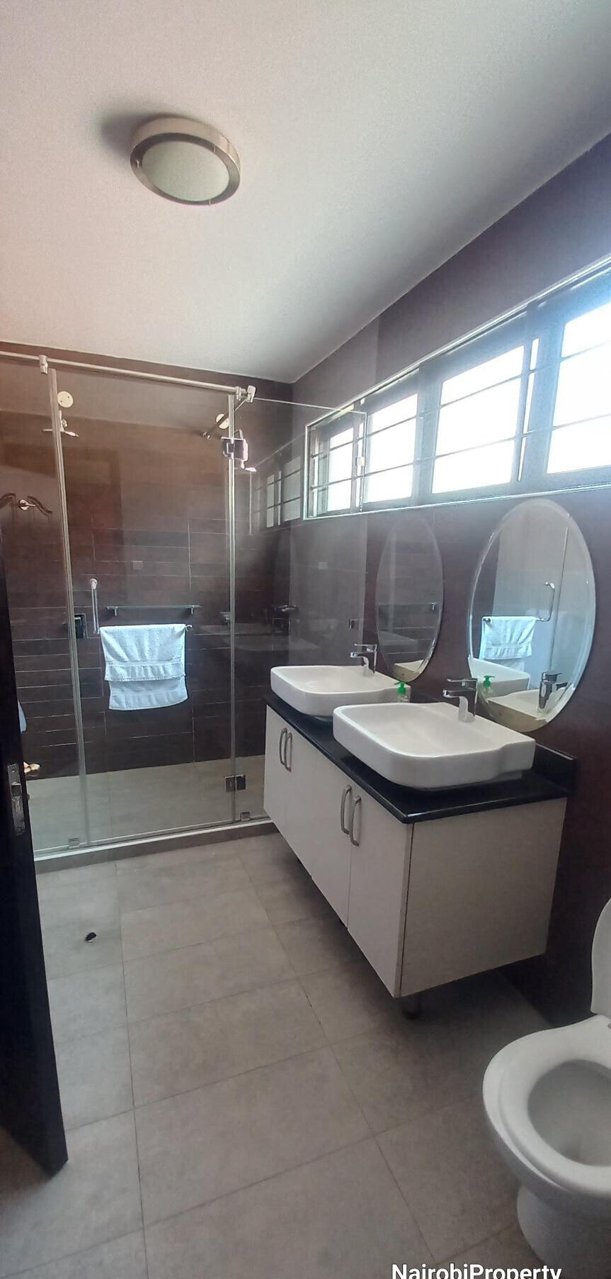 5-Ensuite Townhouse with Rooftop Jacuzzi & Private Pool - Lavington