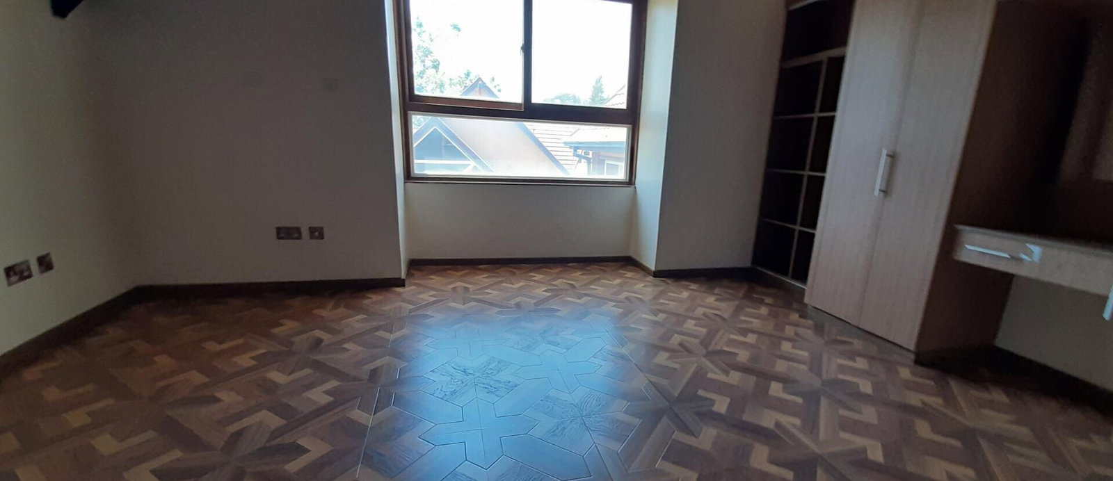 5-Ensuite Townhouse with Study & DSQ - Spring Valley