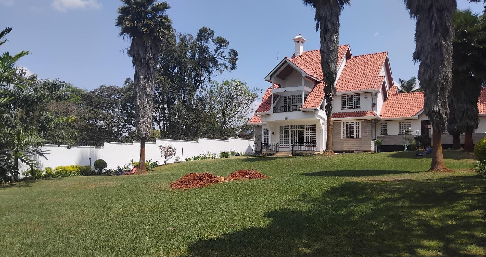 Standalone 5BR Mansion on Half-Acre with DSQ - Runda Evergreen