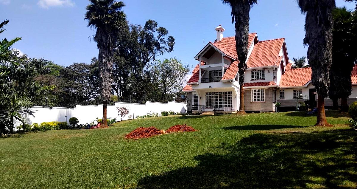 Standalone 5BR Mansion on Half-Acre with DSQ - Runda Evergreen