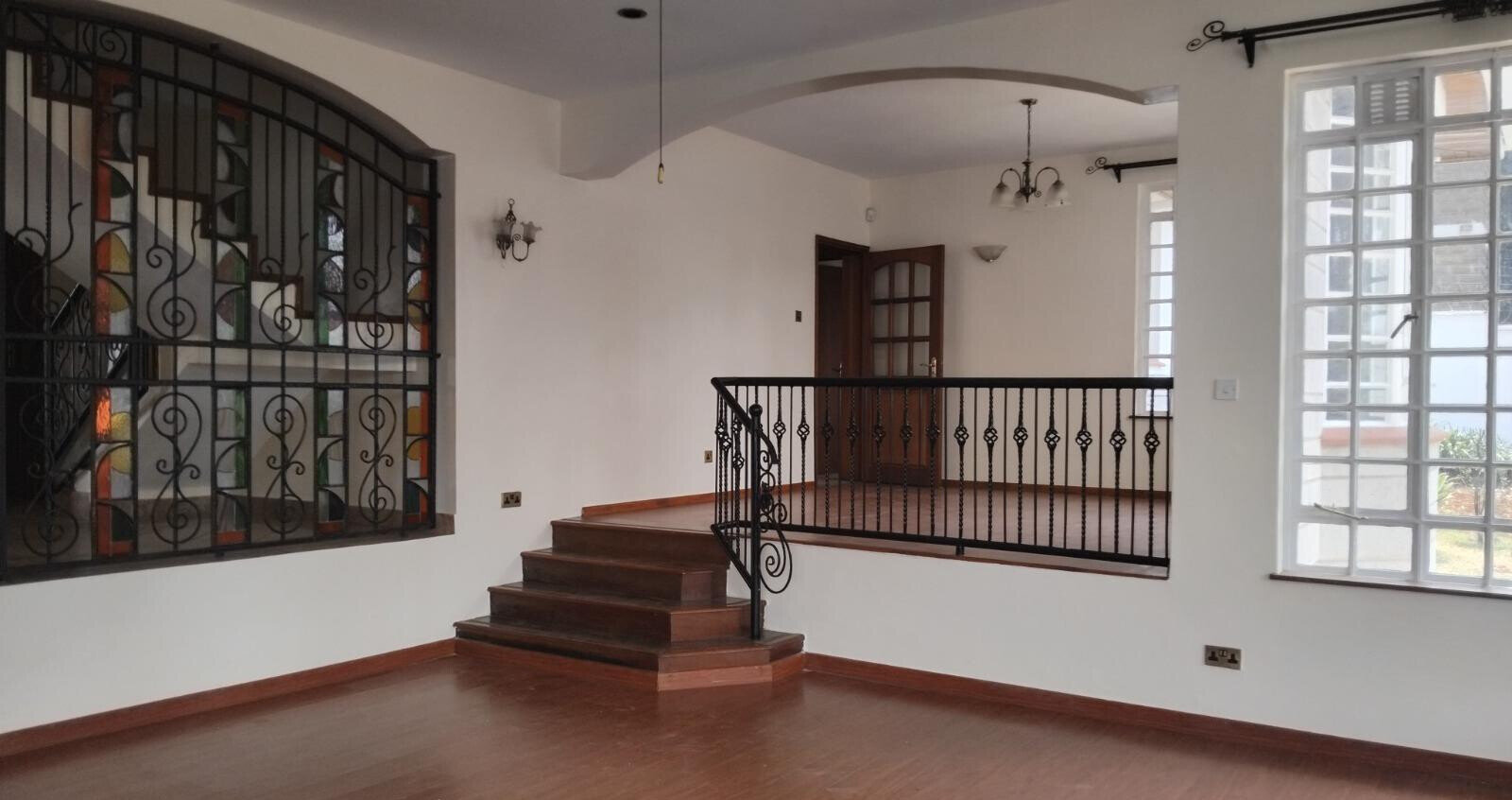 Standalone 5BR Mansion on Half-Acre with DSQ - Runda Evergreen