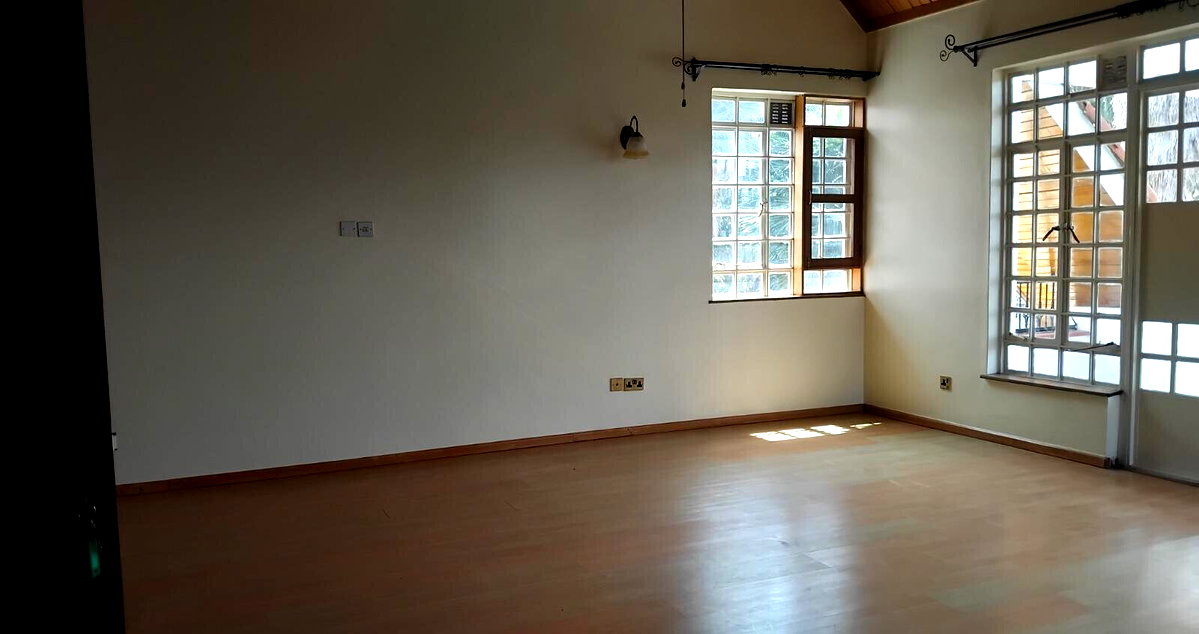 Standalone 5BR Mansion on Half-Acre with DSQ - Runda Evergreen