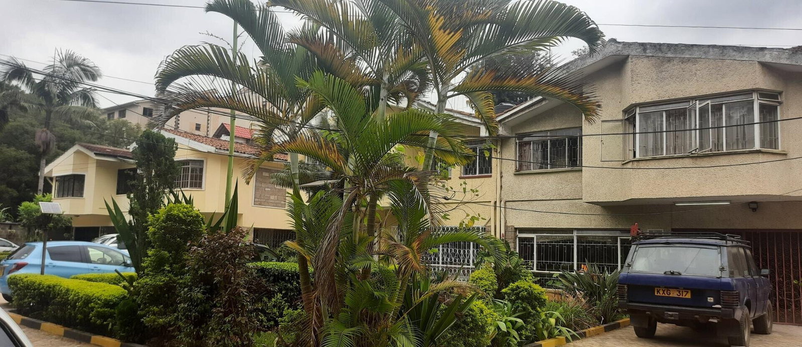 4BR Townhouse with Hardwood Floors & Stained Glass - Westlands