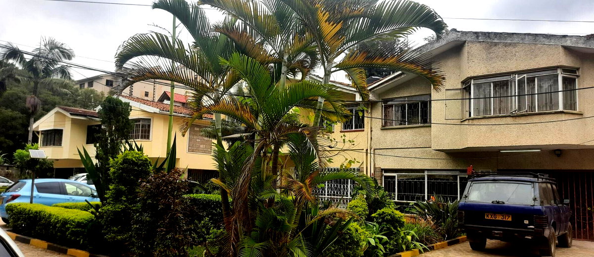 4BR Townhouse with Hardwood Floors & Stained Glass - Westlands