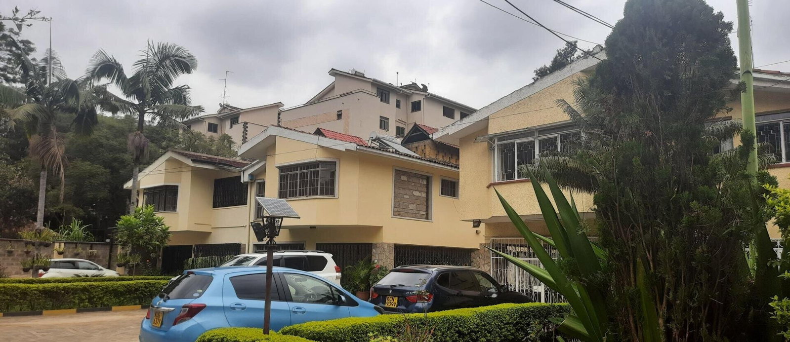 4BR Townhouse with Hardwood Floors & Stained Glass - Westlands