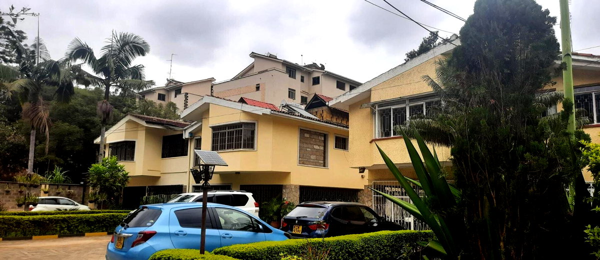 4BR Townhouse with Hardwood Floors & Stained Glass - Westlands