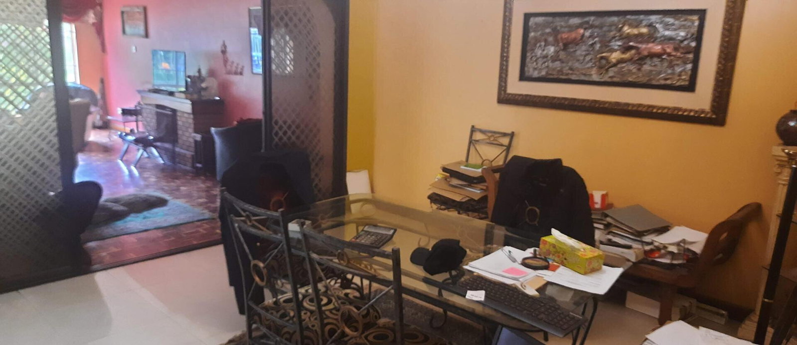 4BR Townhouse with Hardwood Floors & Stained Glass - Westlands
