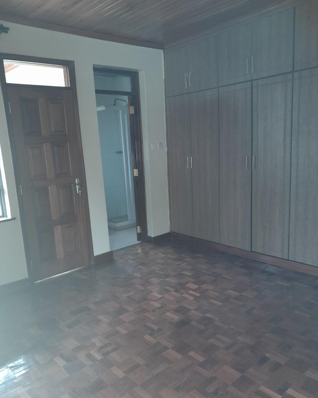 5-Bed Townhouse with Walk-In Closet & Private Garden - Lavington