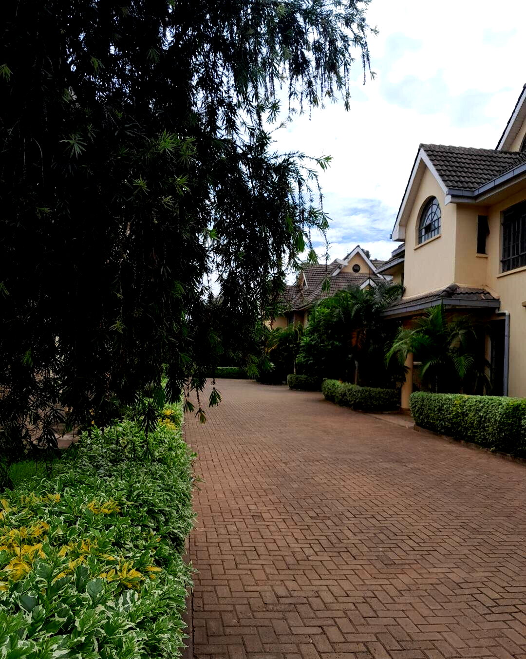 5-Bed Townhouse with Walk-In Closet & Private Garden - Lavington