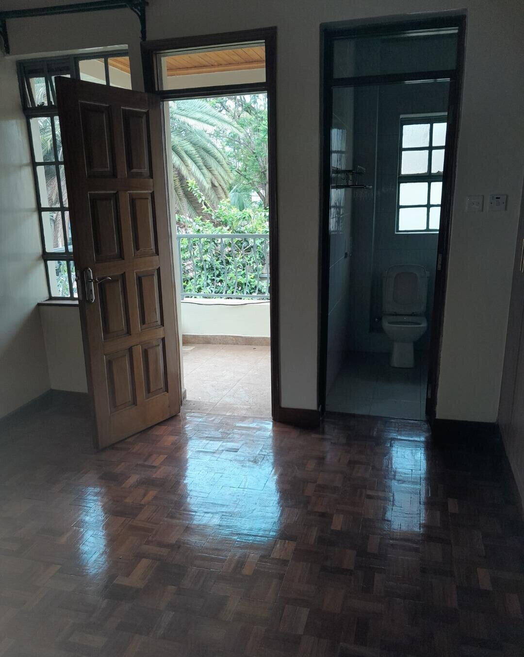 5-Bed Townhouse with Walk-In Closet & Private Garden - Lavington