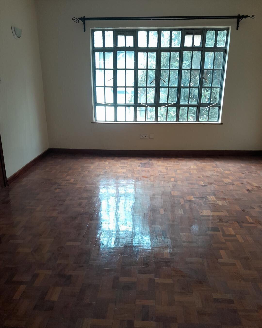 5-Bed Townhouse with Walk-In Closet & Private Garden - Lavington