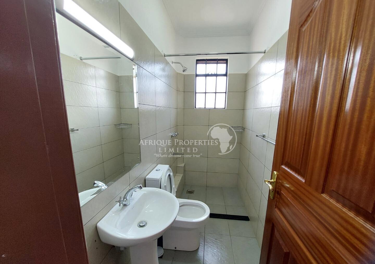 4BR Townhouse with Gym & Clubhouse - Gated Estate, Ruiru