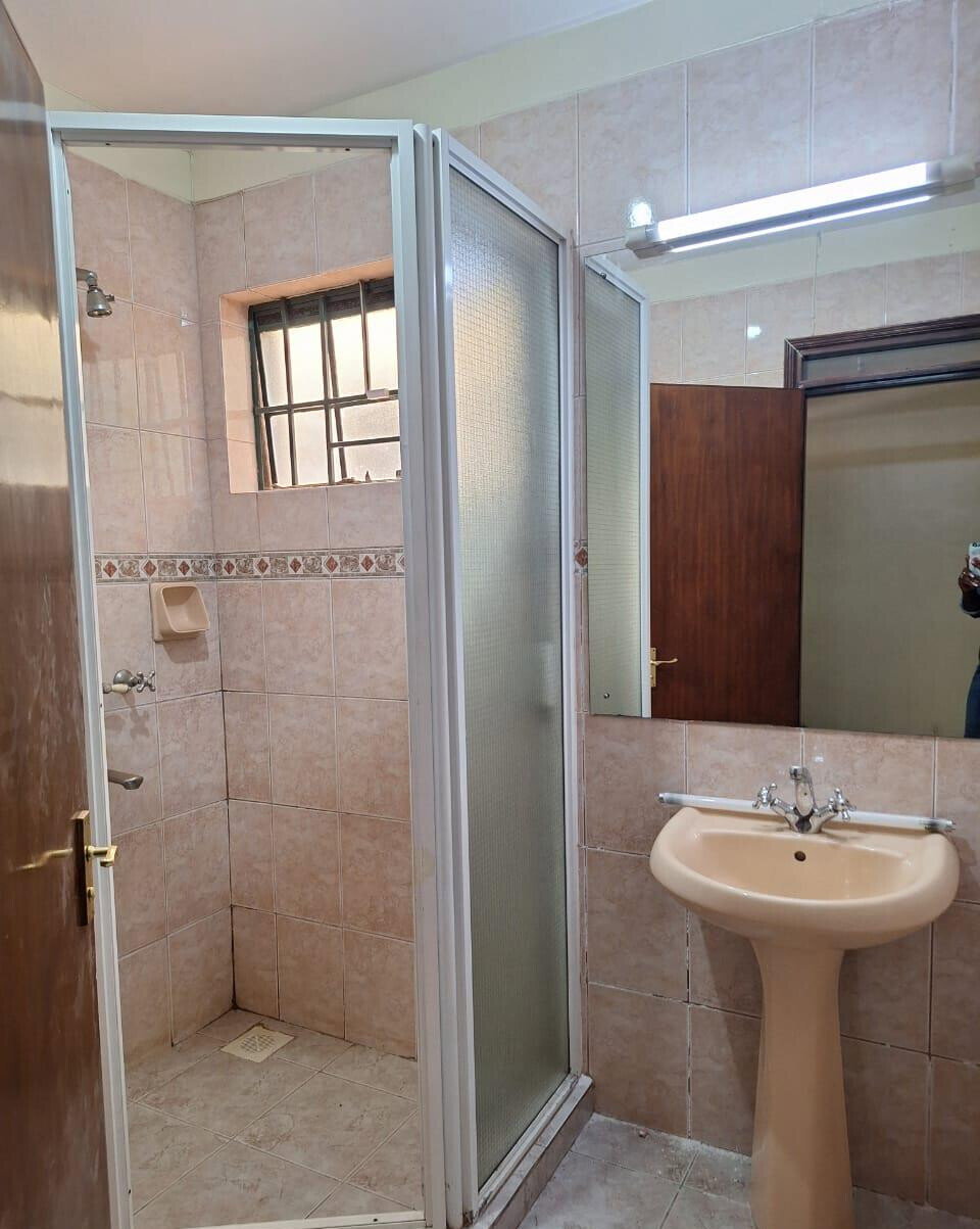 4-Ensuite Townhouse with Study & Private Garden - Spring Valley