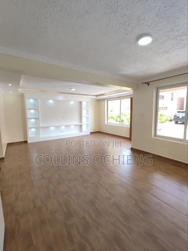 4bdrm Villa in Gateway Mall Area for sale