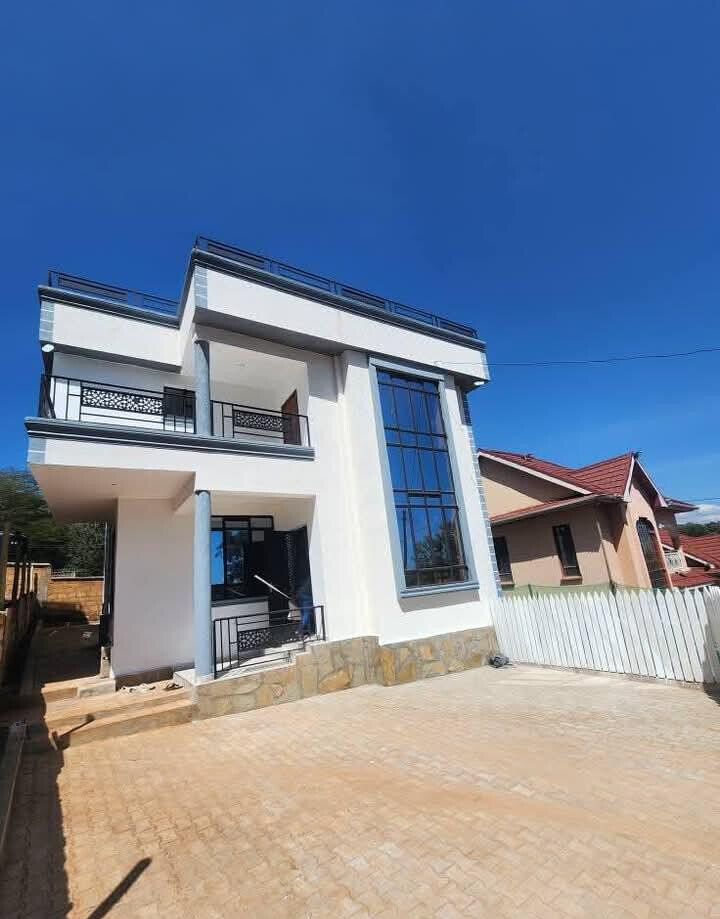 5BR All-Ensuite Townhouse with Rooftop Terrace & DSQ - Ngong