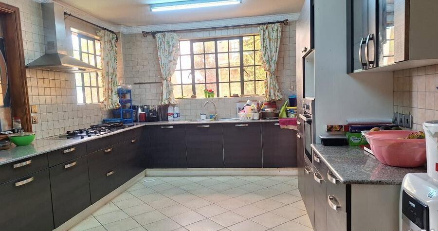 5-Ensuite Townhouse with Private Garden & DSQ - Lavington