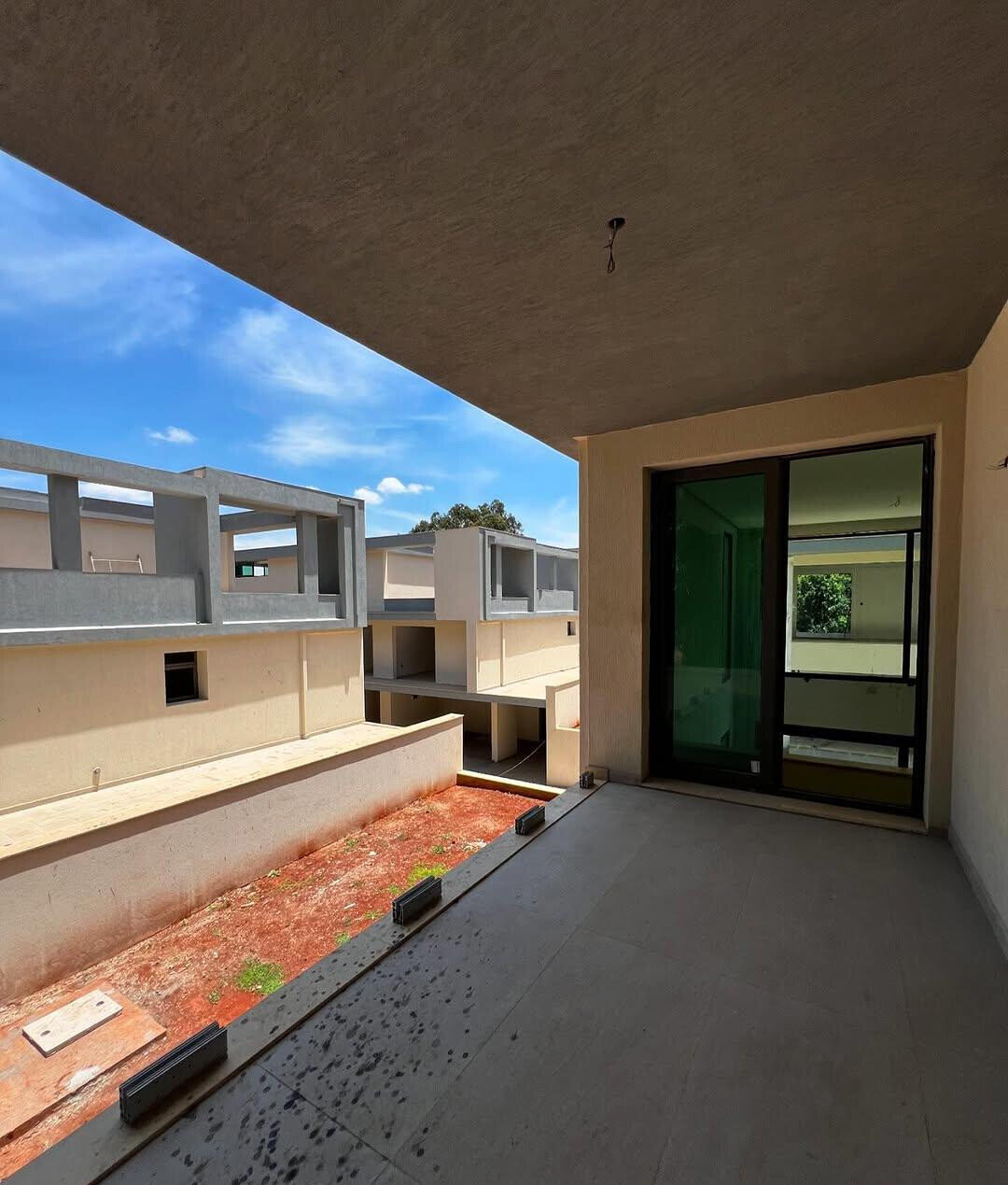 3-Storey 5-Ensuite Townhouse with Rooftop Terrace - Lavington