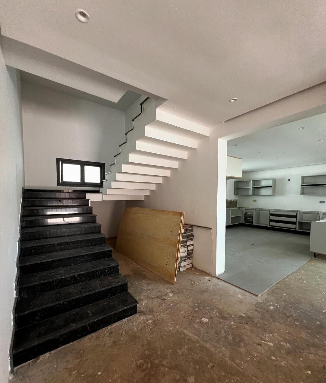 3-Storey 5-Ensuite Townhouse with Rooftop Terrace - Lavington