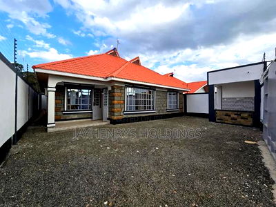 3bdrm Bungalow in Kimbo for sale - Image 2