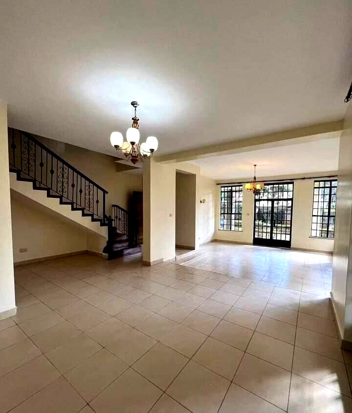Pet-Friendly 5-Ensuite Townhouse with Mature Garden - Lavington
