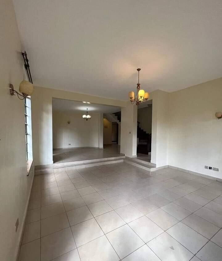 Pet-Friendly 5-Ensuite Townhouse with Mature Garden - Lavington