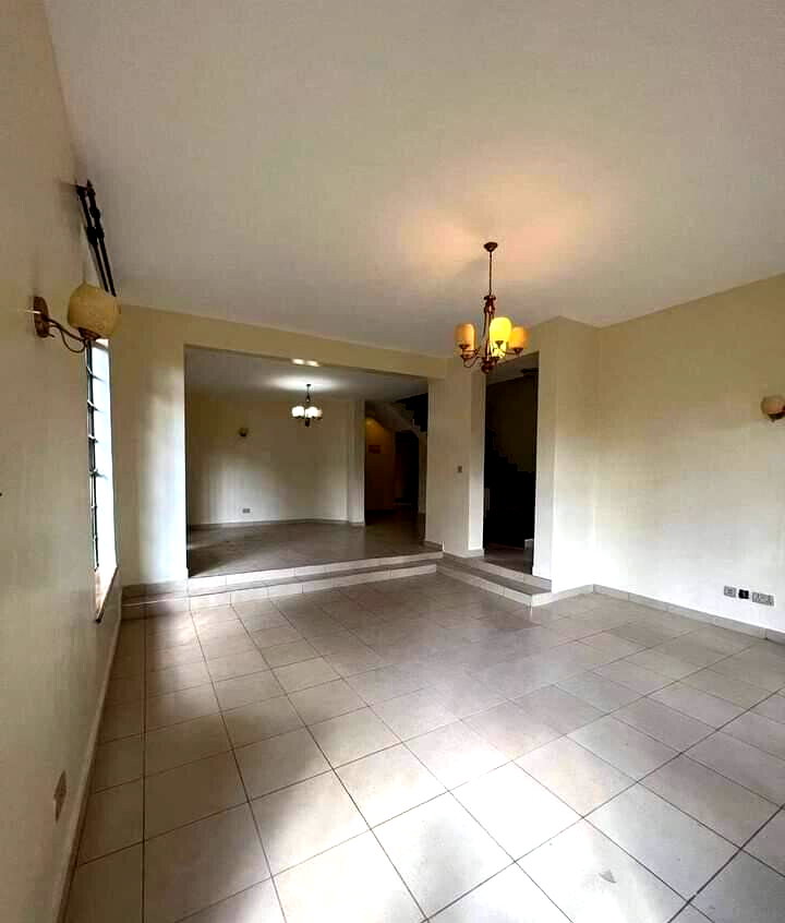 Pet-Friendly 5-Ensuite Townhouse with Mature Garden - Lavington