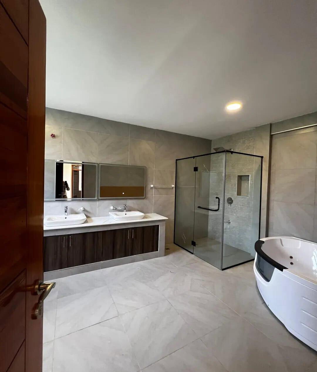 5-Ensuite Townhouse with Lift & Generator - Kyuna Estate