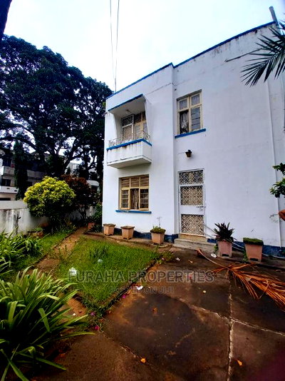 5bdrm House in Tudor for Sale - Image 2