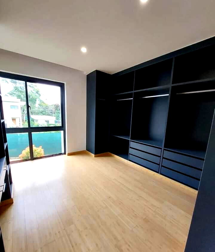 Ultra-Modern 5-Bed Townhouse with Rooftop Terrace – Old Runda, Karen