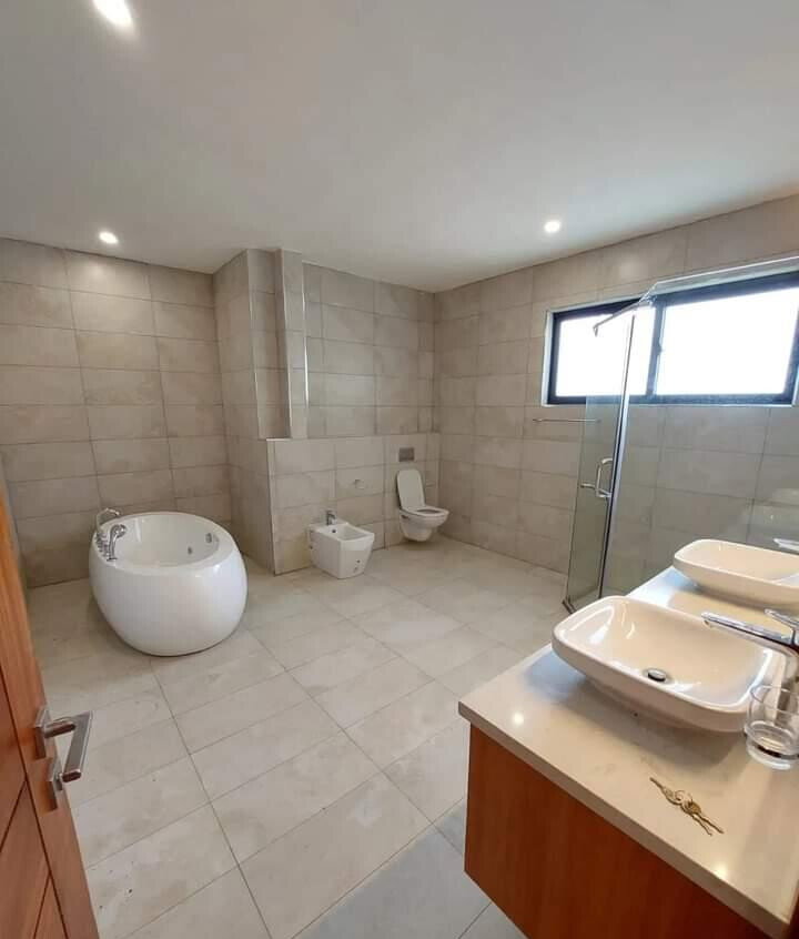 Ultra-Modern 5-Bed Townhouse with Rooftop Terrace – Old Runda, Karen