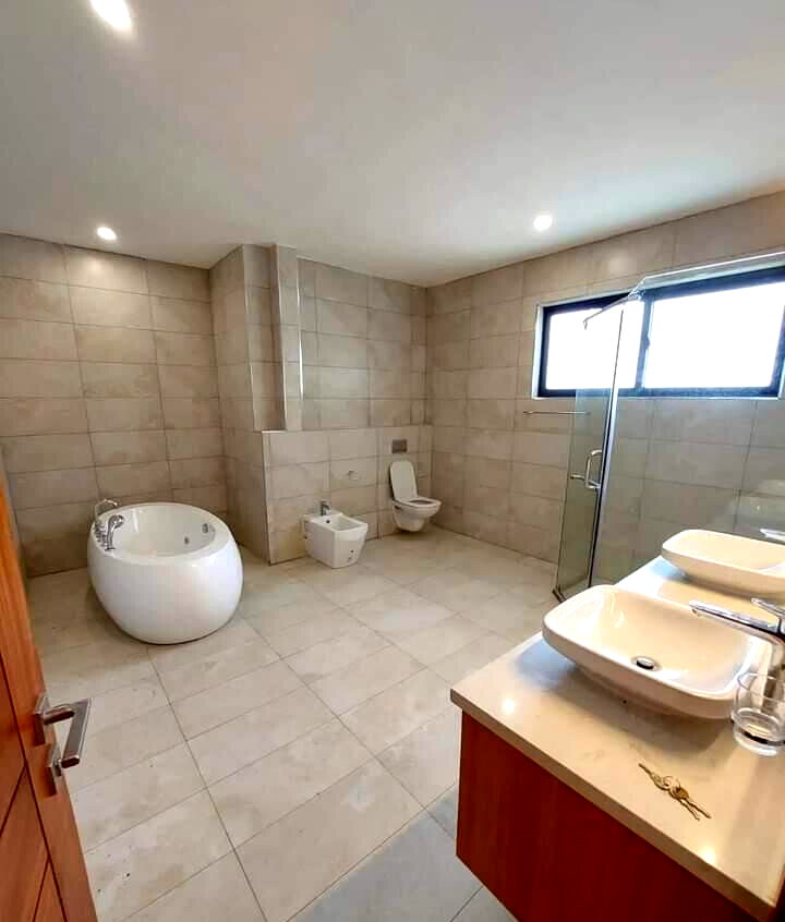 Ultra-Modern 5-Bed Townhouse with Rooftop Terrace – Old Runda, Karen