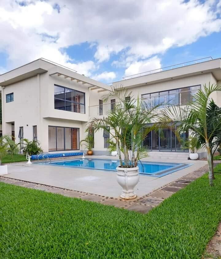 Ultra-Modern 5-Bed Townhouse with Rooftop Terrace – Old Runda, Karen